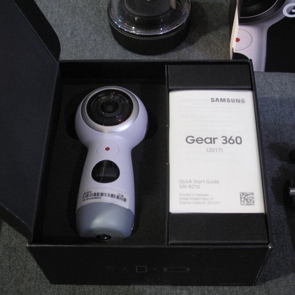 Samsung Gear 360 (2017 Edition) Real 360° 4K VR Camera - Picture 1 of 15